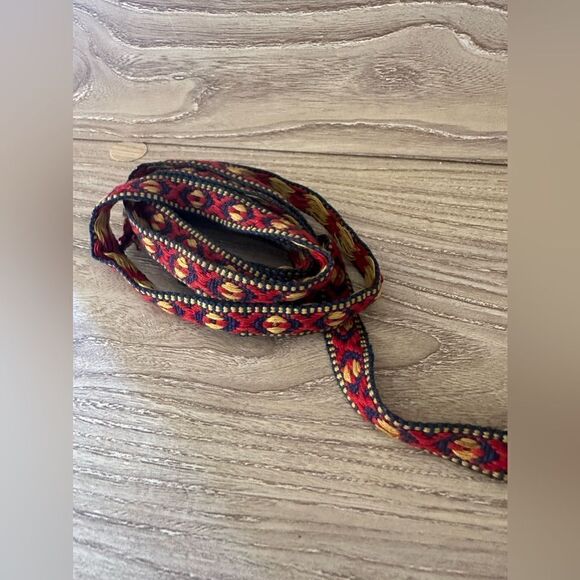 Vintage embroidered ribbon - Picture 1 of 3